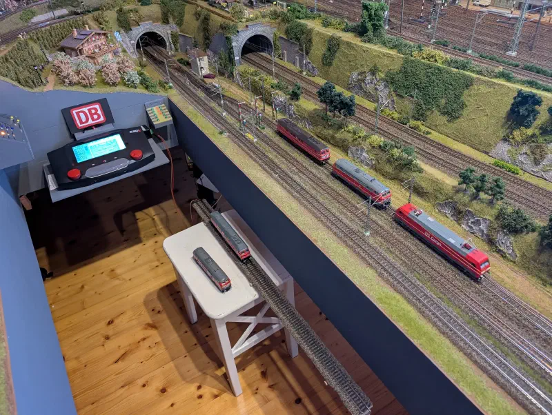 Warteschlage der Lokomotiven zum Anmelden and die Zentrale